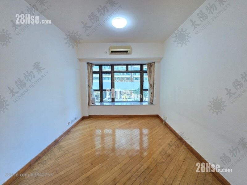 Royal Peninsula Rental 4 Bedrooms 968 ft²