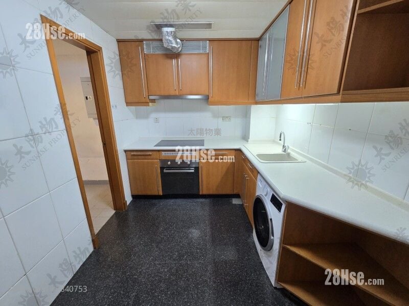 Royal Peninsula Rental 4 Bedrooms 968 ft²