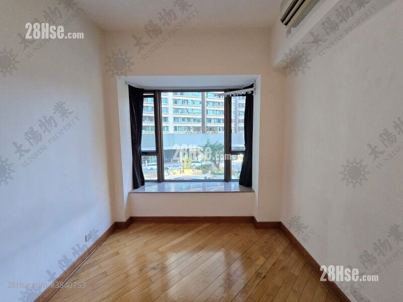 Royal Peninsula Rental 4 Bedrooms 968 ft²