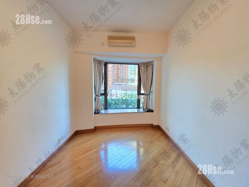 Royal Peninsula Rental 4 Bedrooms 968 ft²