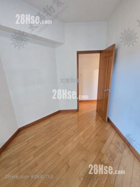 Royal Peninsula Rental 4 Bedrooms 968 ft²