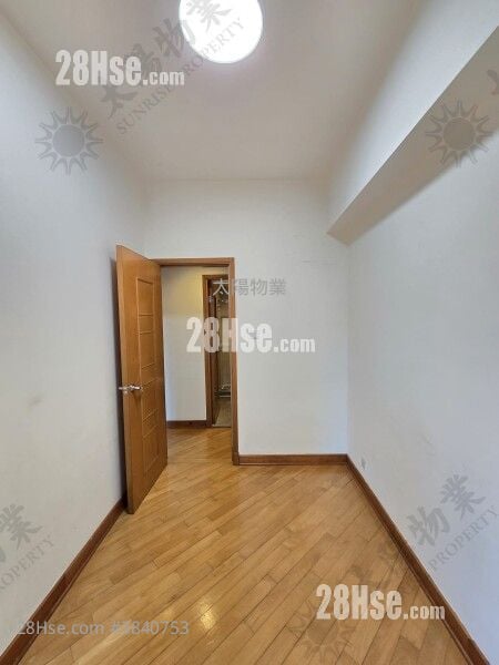 Royal Peninsula Rental 4 Bedrooms 968 ft²