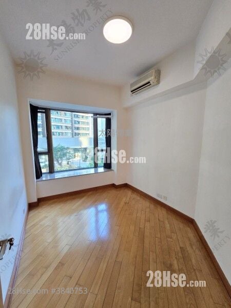 Royal Peninsula Rental 4 Bedrooms 968 ft²