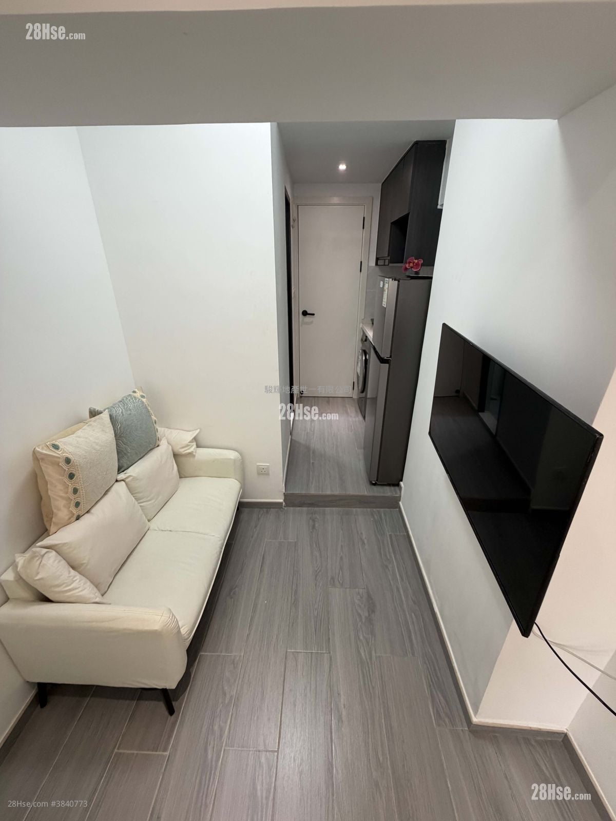 living room: Apartment Rental 1 Bedroom , 1 Bathroom 230 ft²