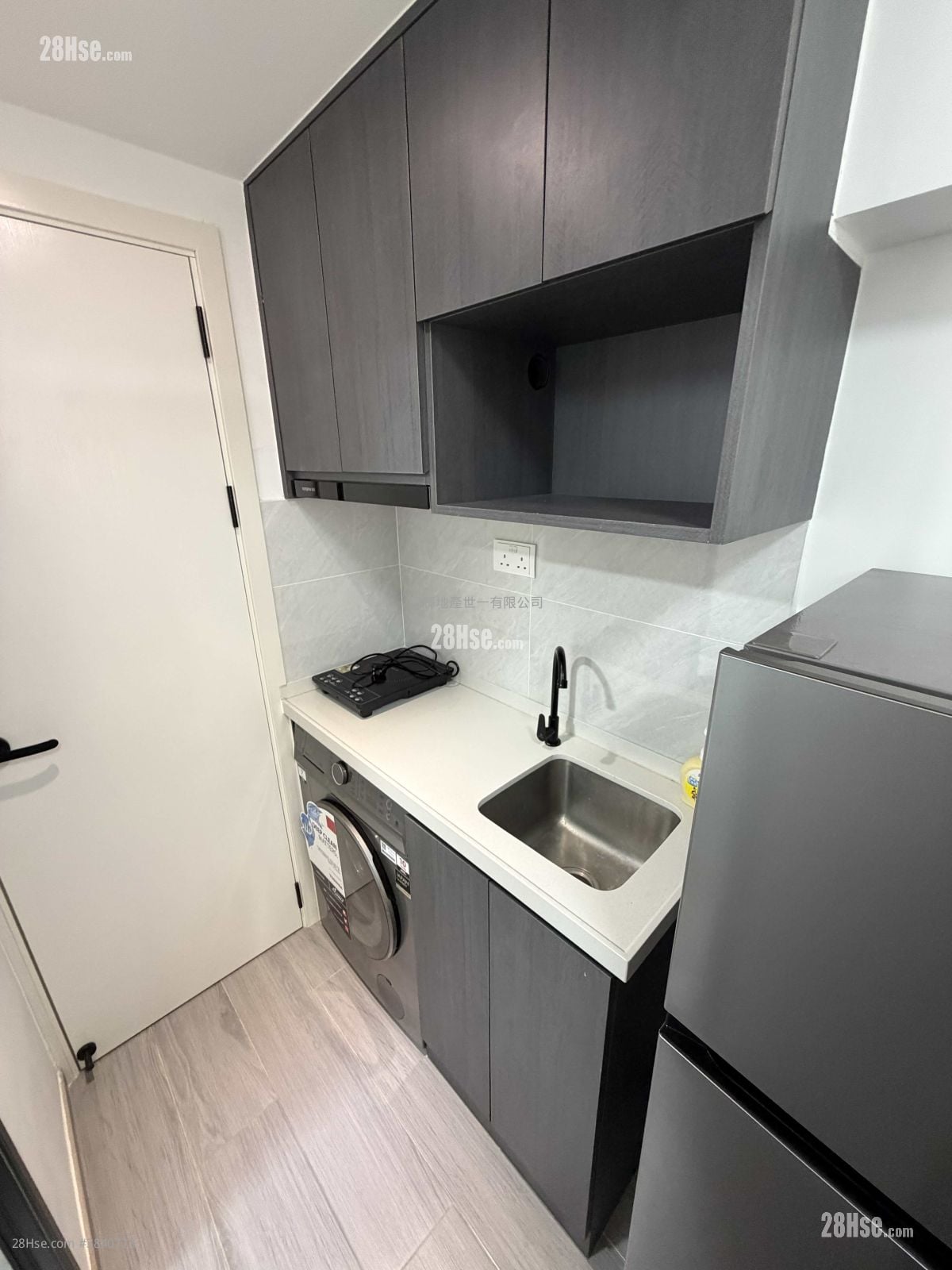 kitchen: Apartment Rental 1 Bedroom , 1 Bathroom 230 ft²