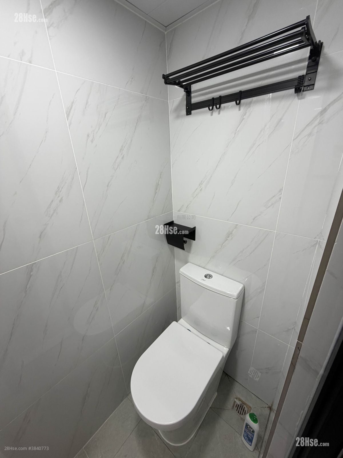 bathroom: Apartment Rental 1 Bedroom , 1 Bathroom 230 ft²