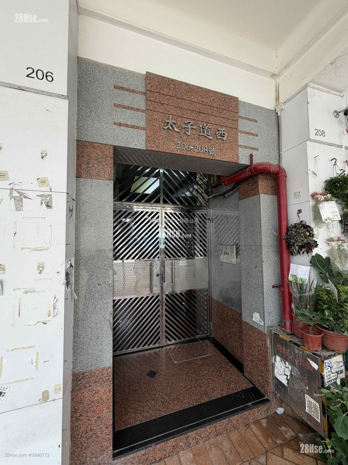 main door: Apartment Rental 1 Bedroom , 1 Bathroom 230 ft²