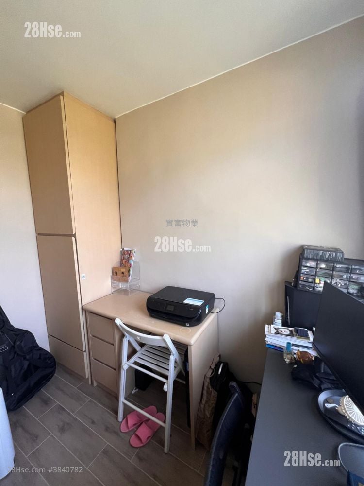 Chung Nga Court Sell 2 Bedrooms , 1 Bathroom 409 ft²