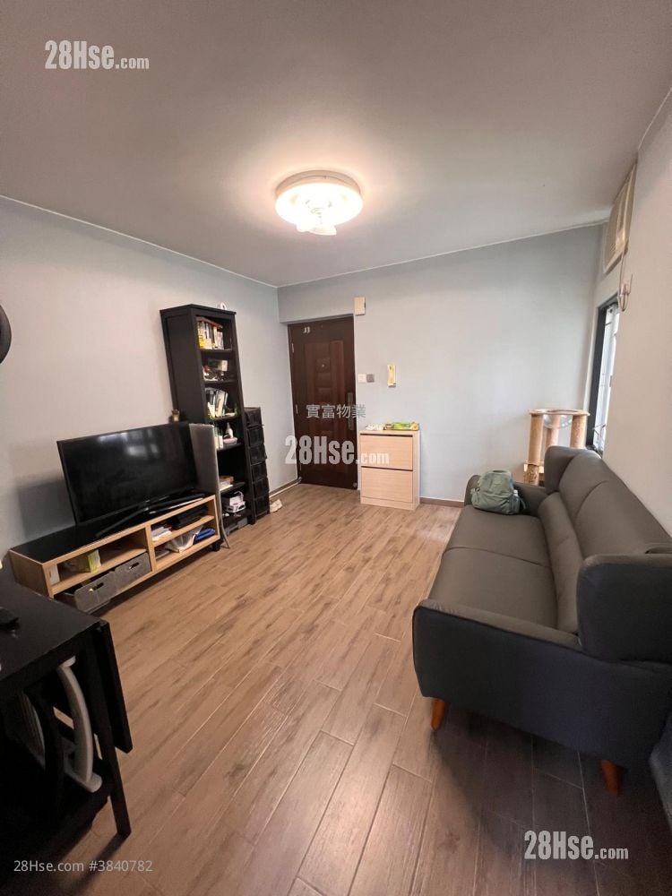 Chung Nga Court Sell 2 Bedrooms , 1 Bathroom 409 ft²