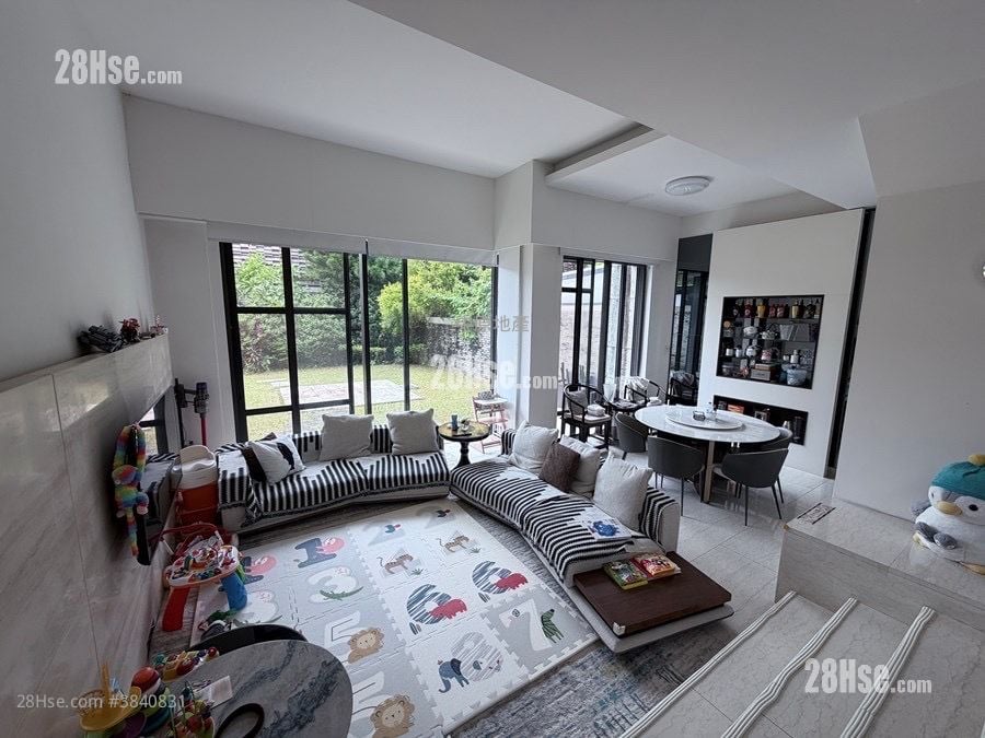 Valais Sell 3 Bedrooms , 5+ Bathrooms 1,815 ft²