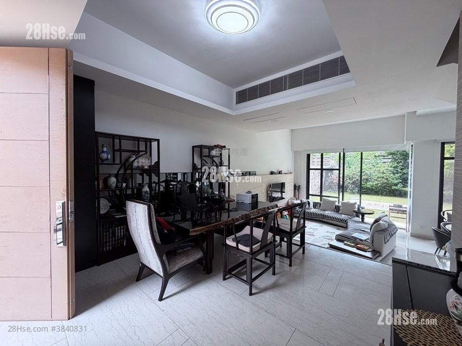 Valais Sell 3 Bedrooms , 5+ Bathrooms 1,815 ft²