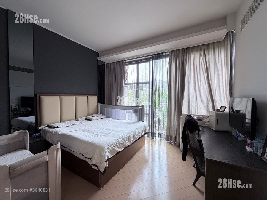 Valais Sell 3 Bedrooms , 5+ Bathrooms 1,815 ft²