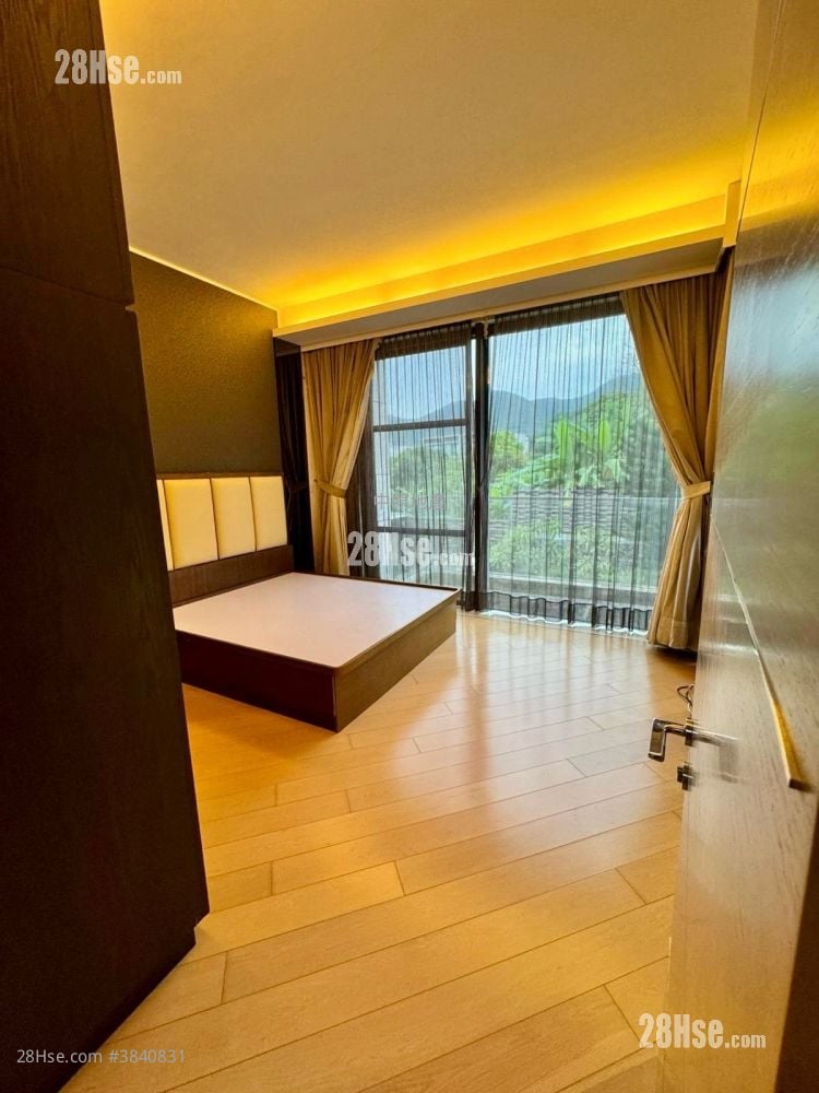 Valais Sell 3 Bedrooms , 5+ Bathrooms 1,815 ft²