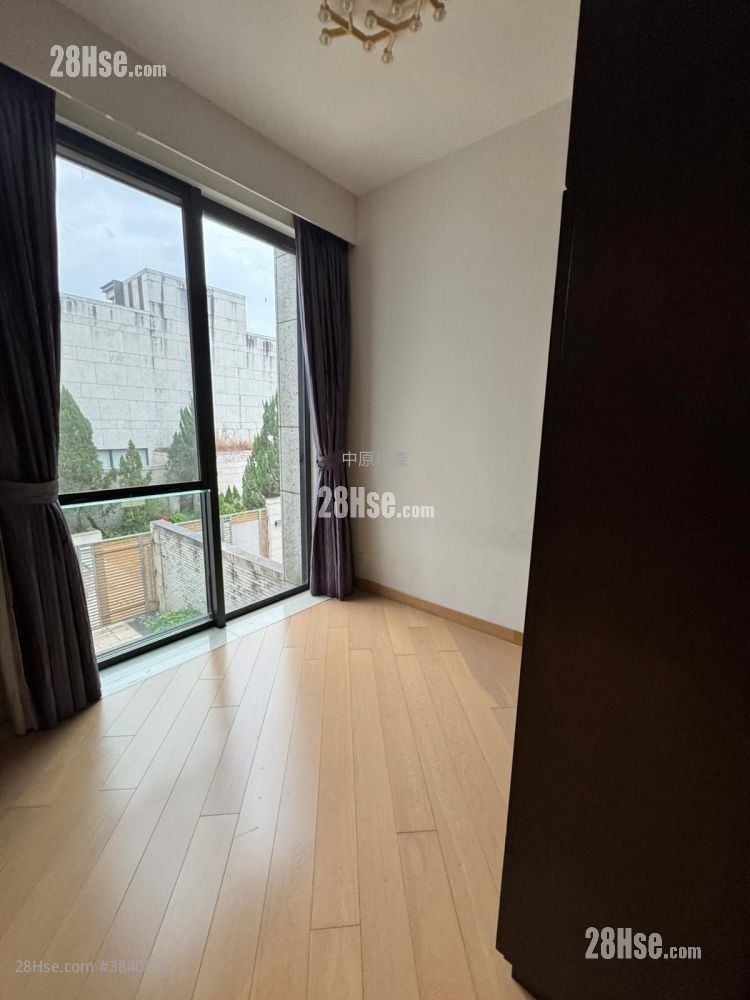 Valais Sell 3 Bedrooms , 5+ Bathrooms 1,815 ft²