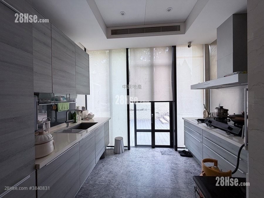 Valais Sell 3 Bedrooms , 5+ Bathrooms 1,815 ft²