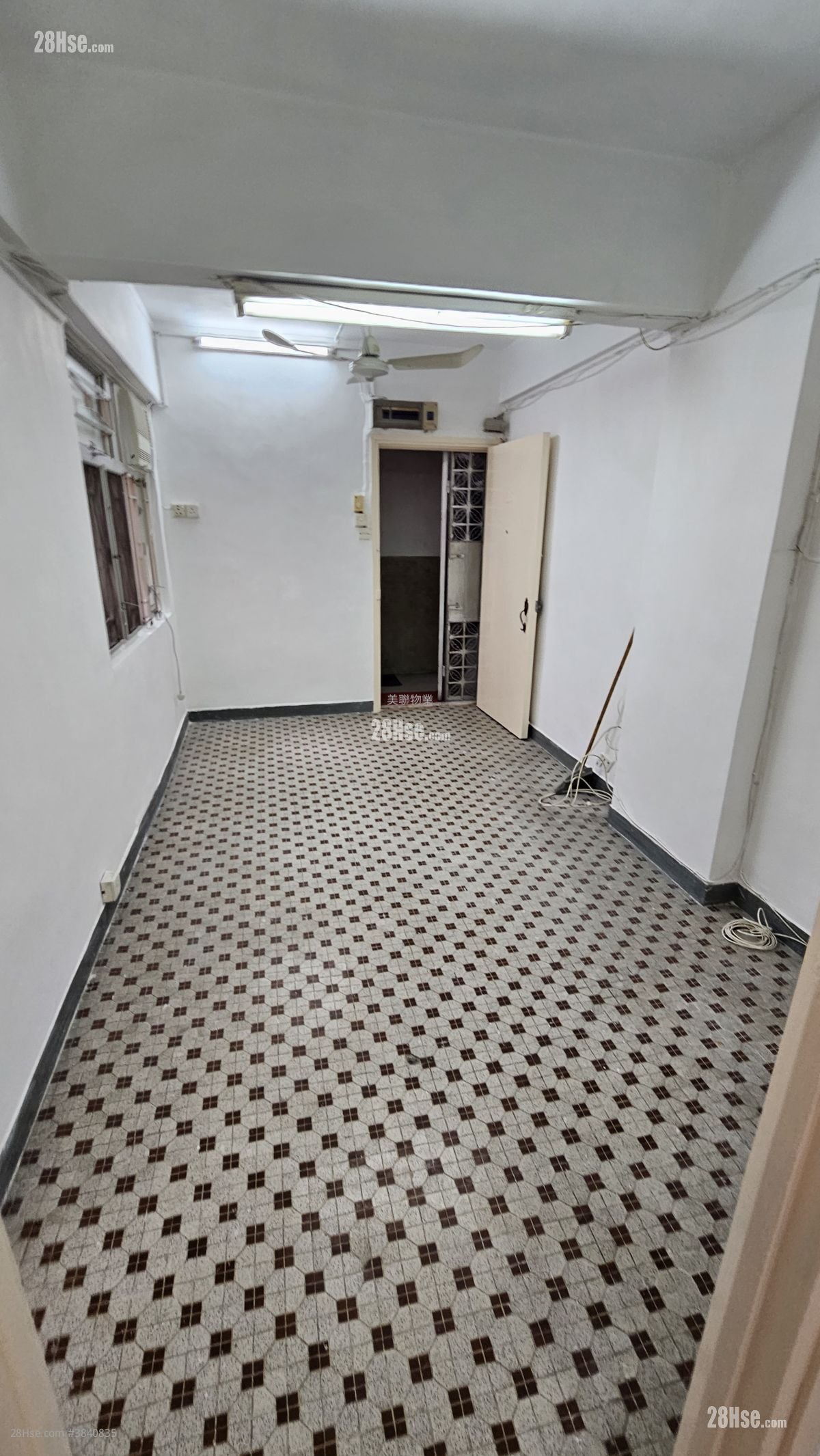 Shui King Building Rental 2 Bedrooms 341 ft²