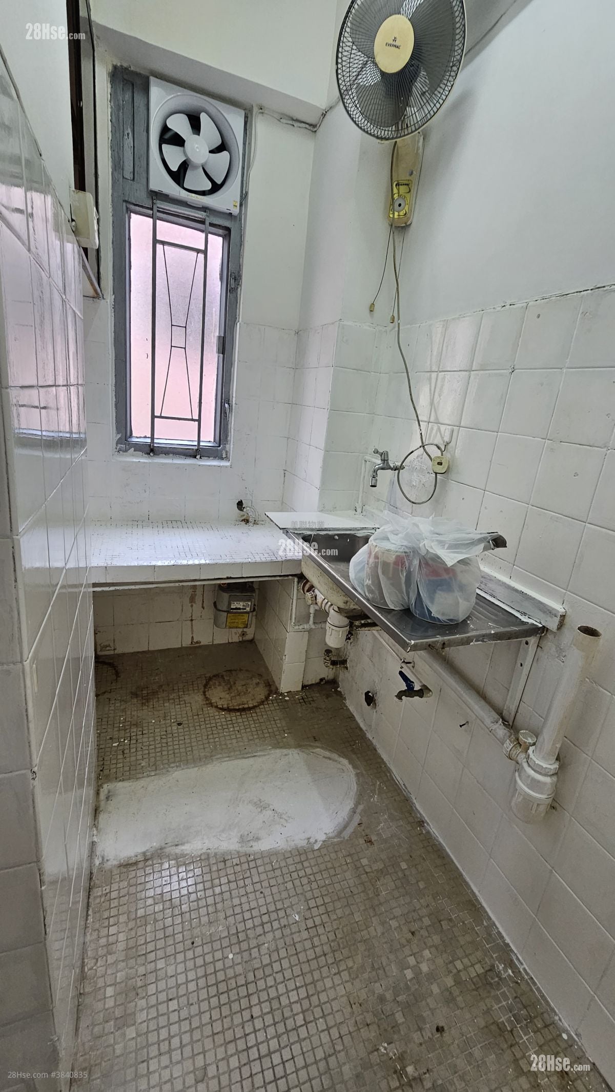 Shui King Building Rental 2 Bedrooms 341 ft²
