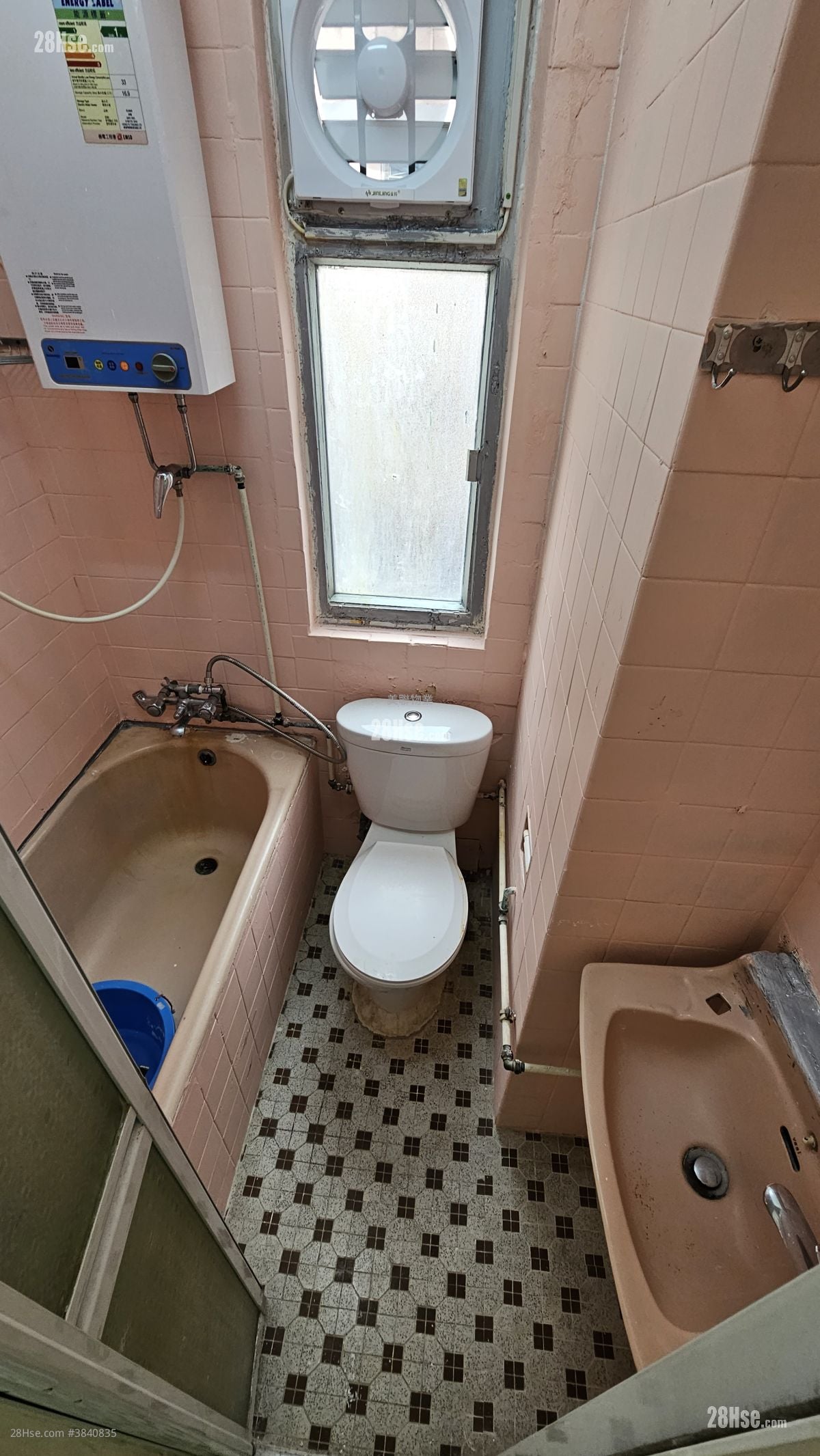 Shui King Building Rental 2 Bedrooms 341 ft²