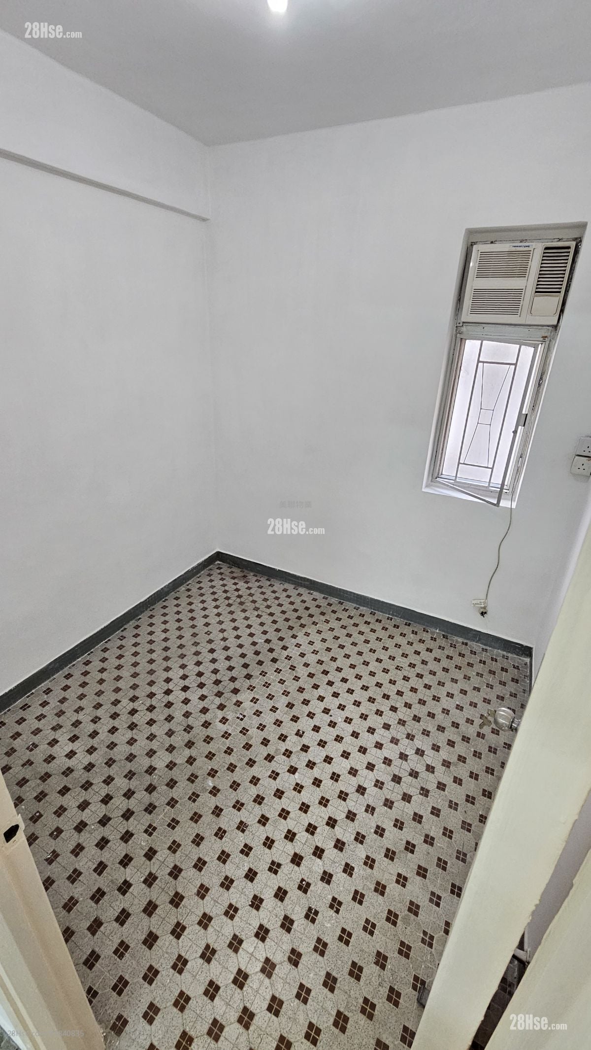 Shui King Building Rental 2 Bedrooms 341 ft²