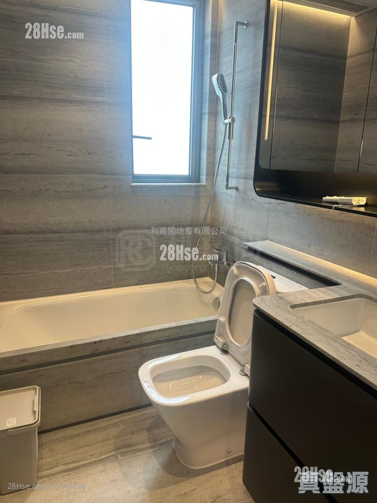 The Arles Rental 3 Bedrooms , 2 Bathrooms 947 ft²