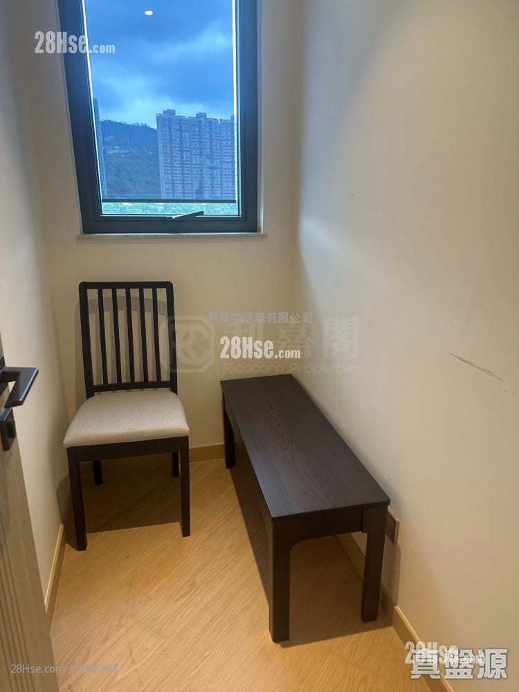 The Arles Rental 3 Bedrooms , 2 Bathrooms 947 ft²