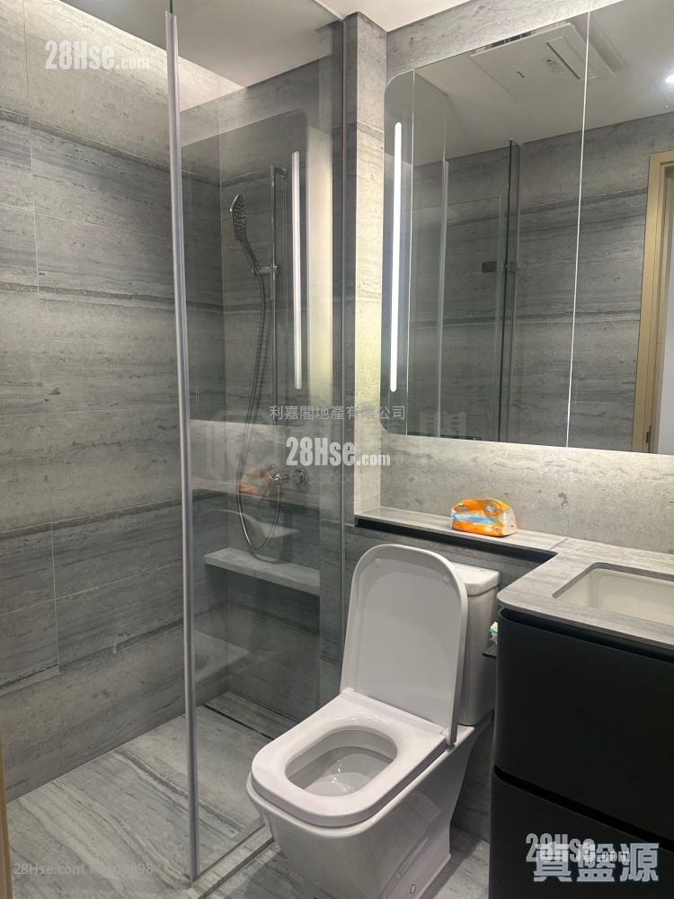The Arles Rental 3 Bedrooms , 2 Bathrooms 947 ft²