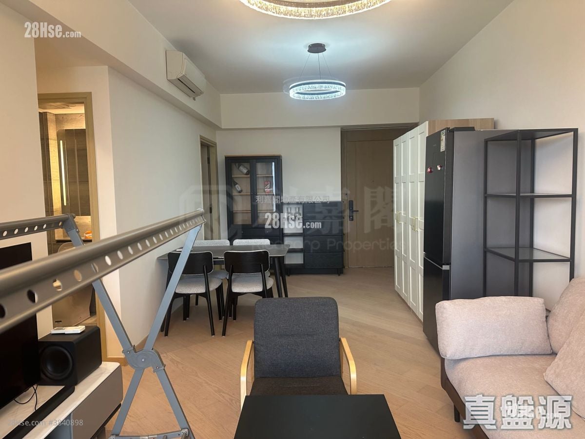 The Arles Rental 3 Bedrooms , 2 Bathrooms 947 ft²