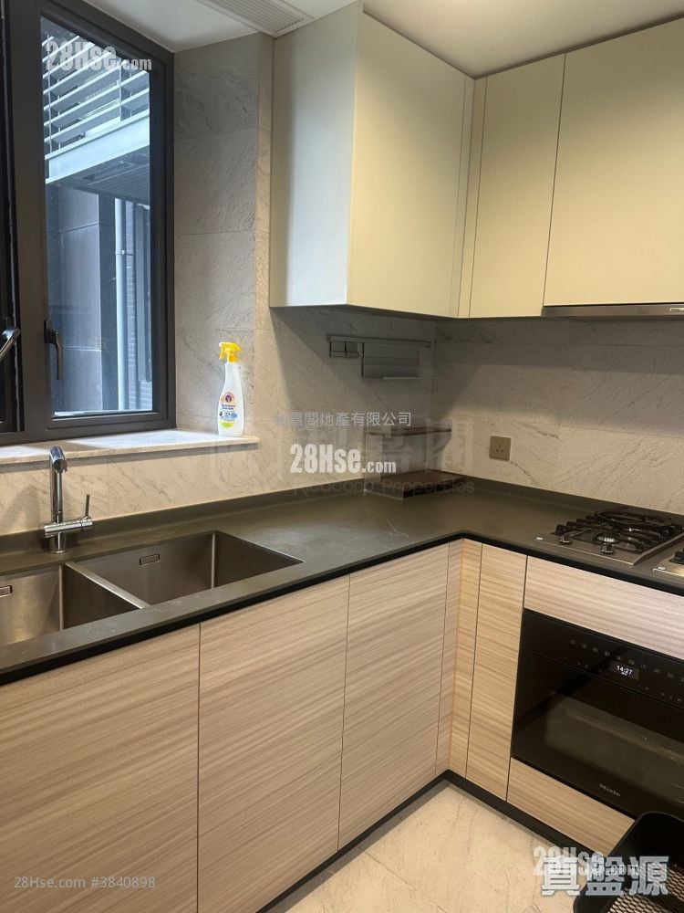 The Arles Rental 3 Bedrooms , 2 Bathrooms 947 ft²