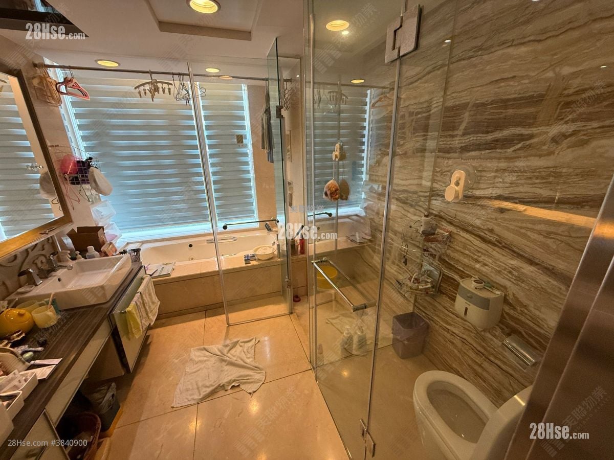 bathroom: Peak One Sell 5+ Bedrooms , 5+ Bathrooms 1,886 ft²