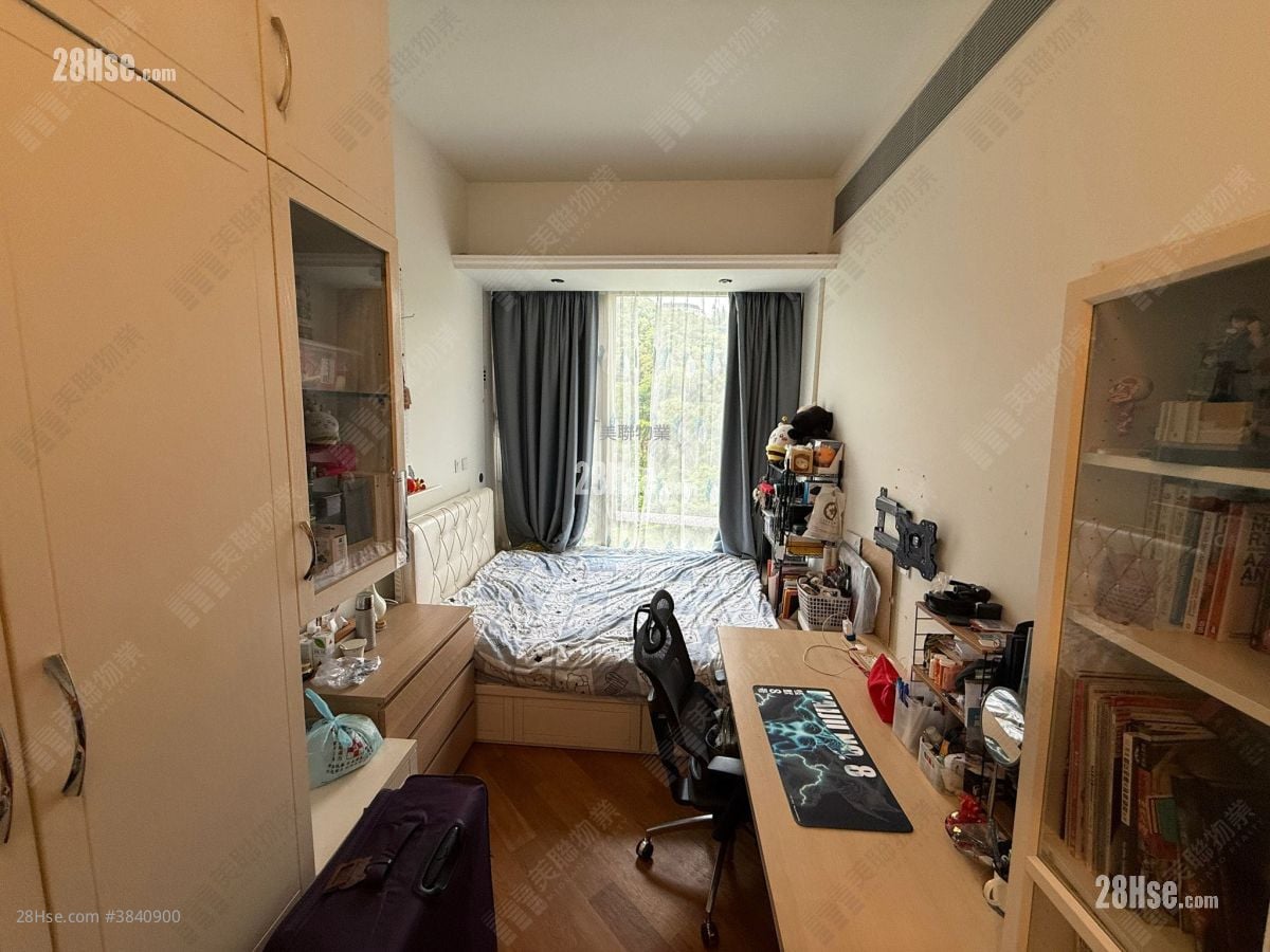 bedroom 3: Peak One Sell 5+ Bedrooms , 5+ Bathrooms 1,886 ft²