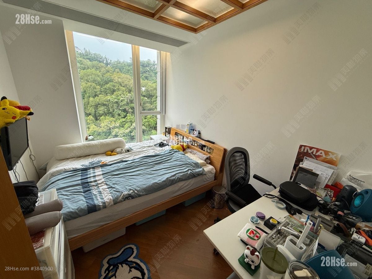 bedroom 2: Peak One Sell 5+ Bedrooms , 5+ Bathrooms 1,886 ft²