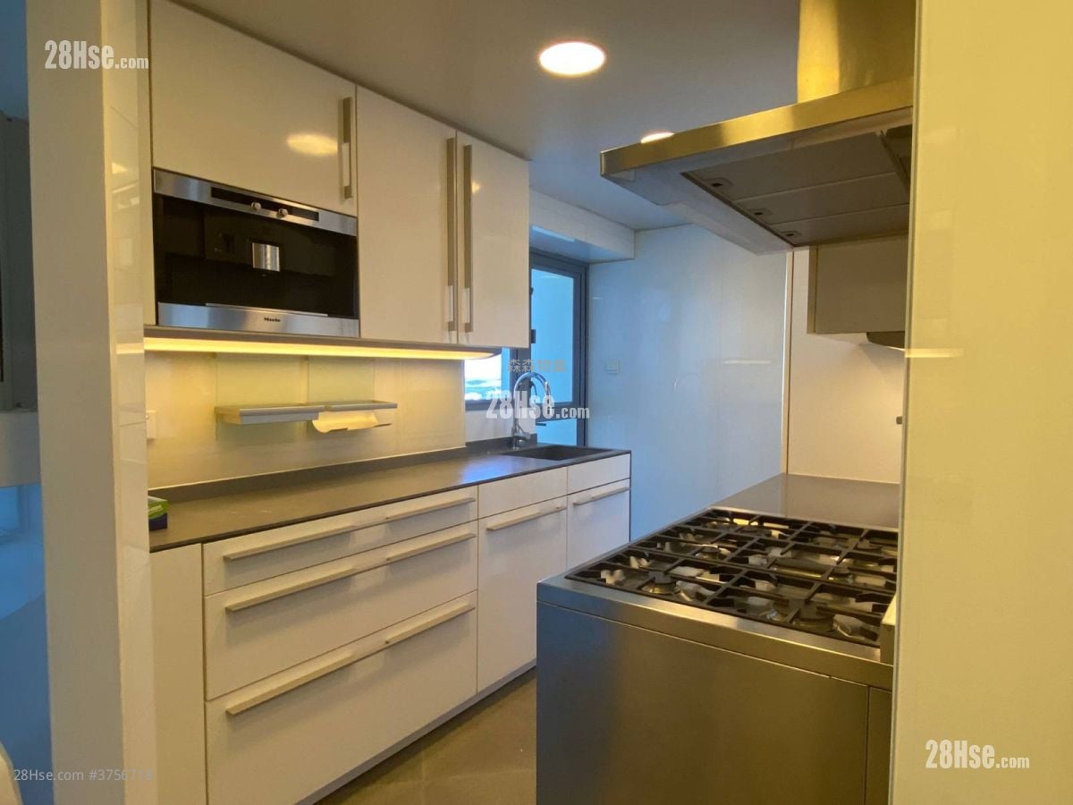 Grand Promenade Rental 4 Bedrooms , 3 Bathrooms 1,129 ft²