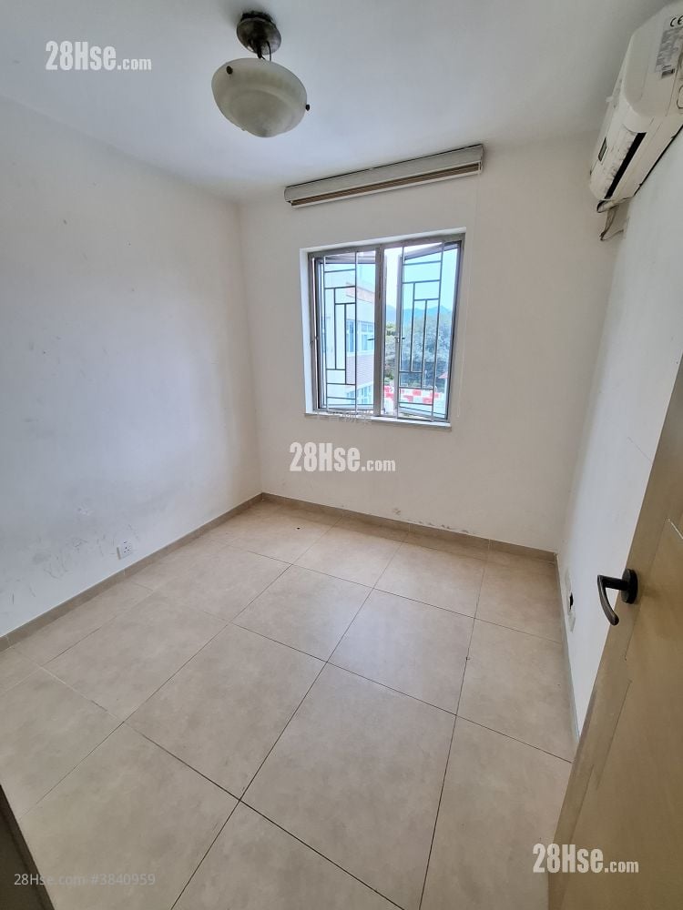 Village Rental 3 Bedrooms , 1 Bathroom 700 ft²
