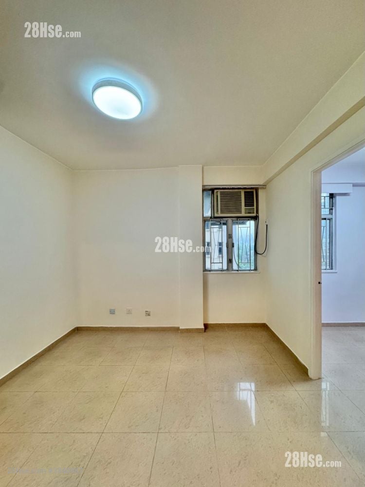 Ka Wing Building Rental 2 Bedrooms , 1 Bathroom 325 ft²