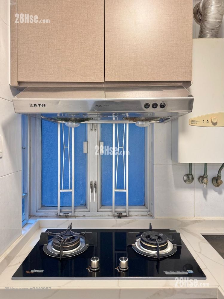 Ka Wing Building Rental 2 Bedrooms , 1 Bathroom 325 ft²