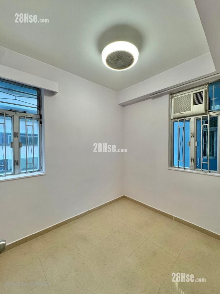 Ka Wing Building Rental 2 Bedrooms , 1 Bathroom 325 ft²