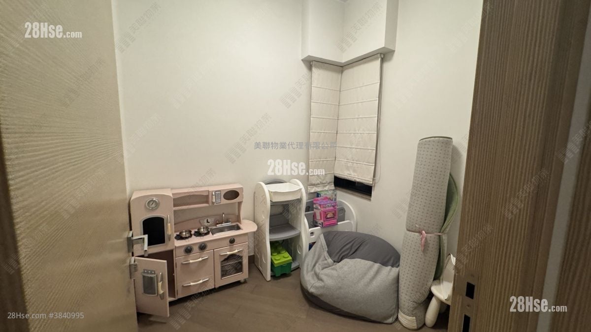 The Wings Sell 4 Bedrooms , 2 Bathrooms 949 ft²