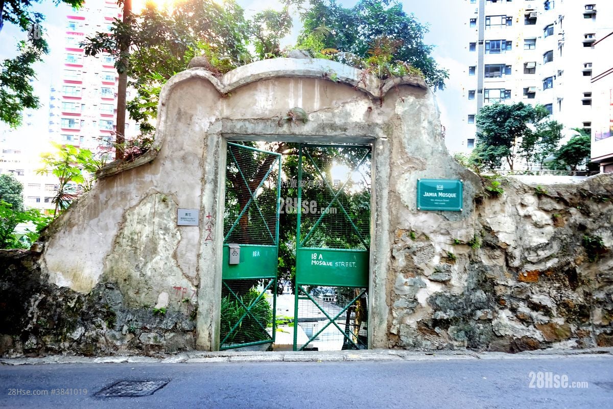 main door: 18 Mosque Street Rental 2 Bedrooms , 1 Bathroom 477 ft²