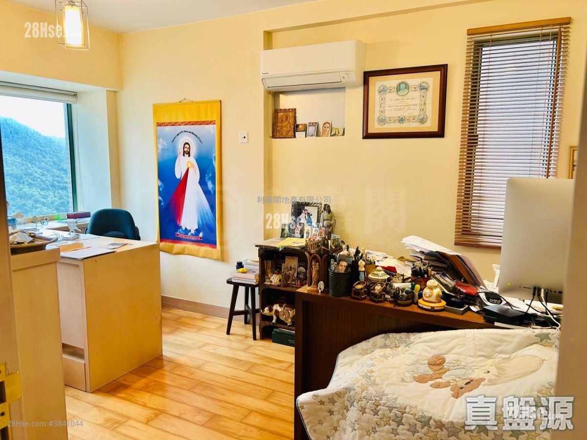 Robinson Place Sell 2 Bedrooms 893 ft²