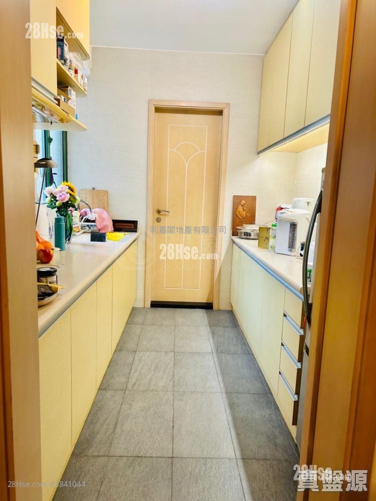 Robinson Place Sell 2 Bedrooms 893 ft²