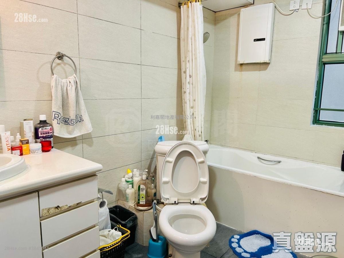 Robinson Place Sell 2 Bedrooms 893 ft²