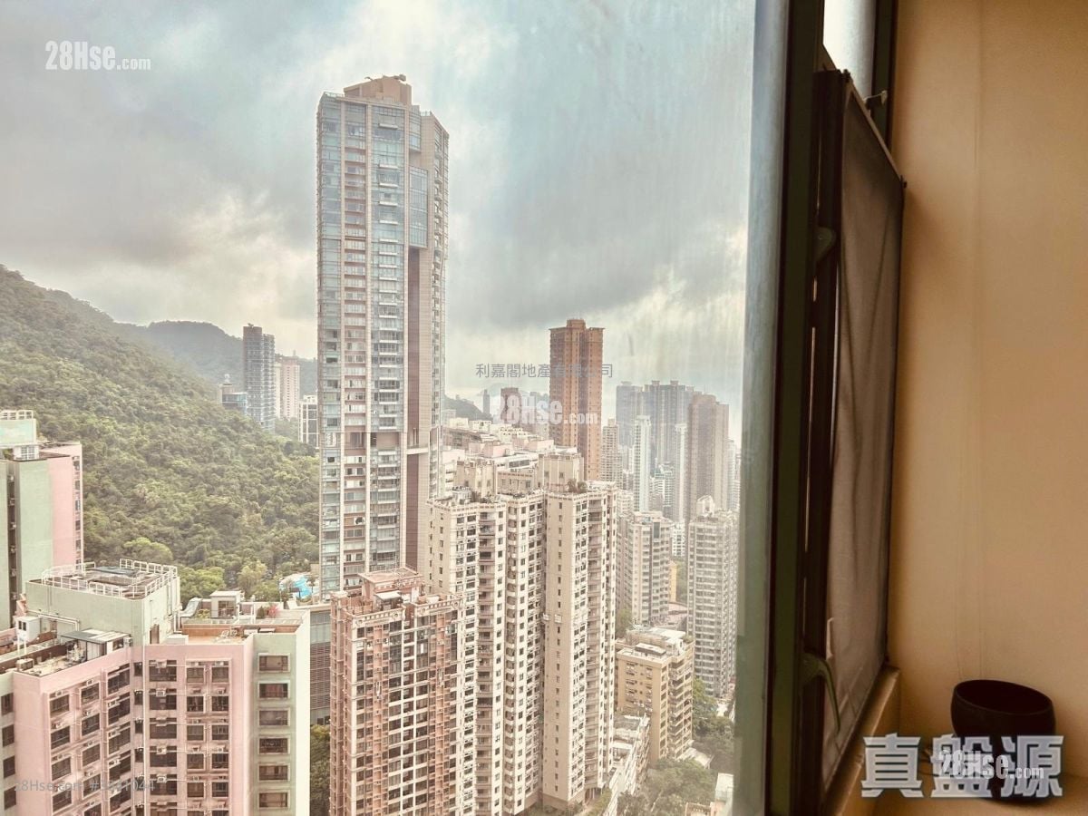 Robinson Place Sell 2 Bedrooms 893 ft²