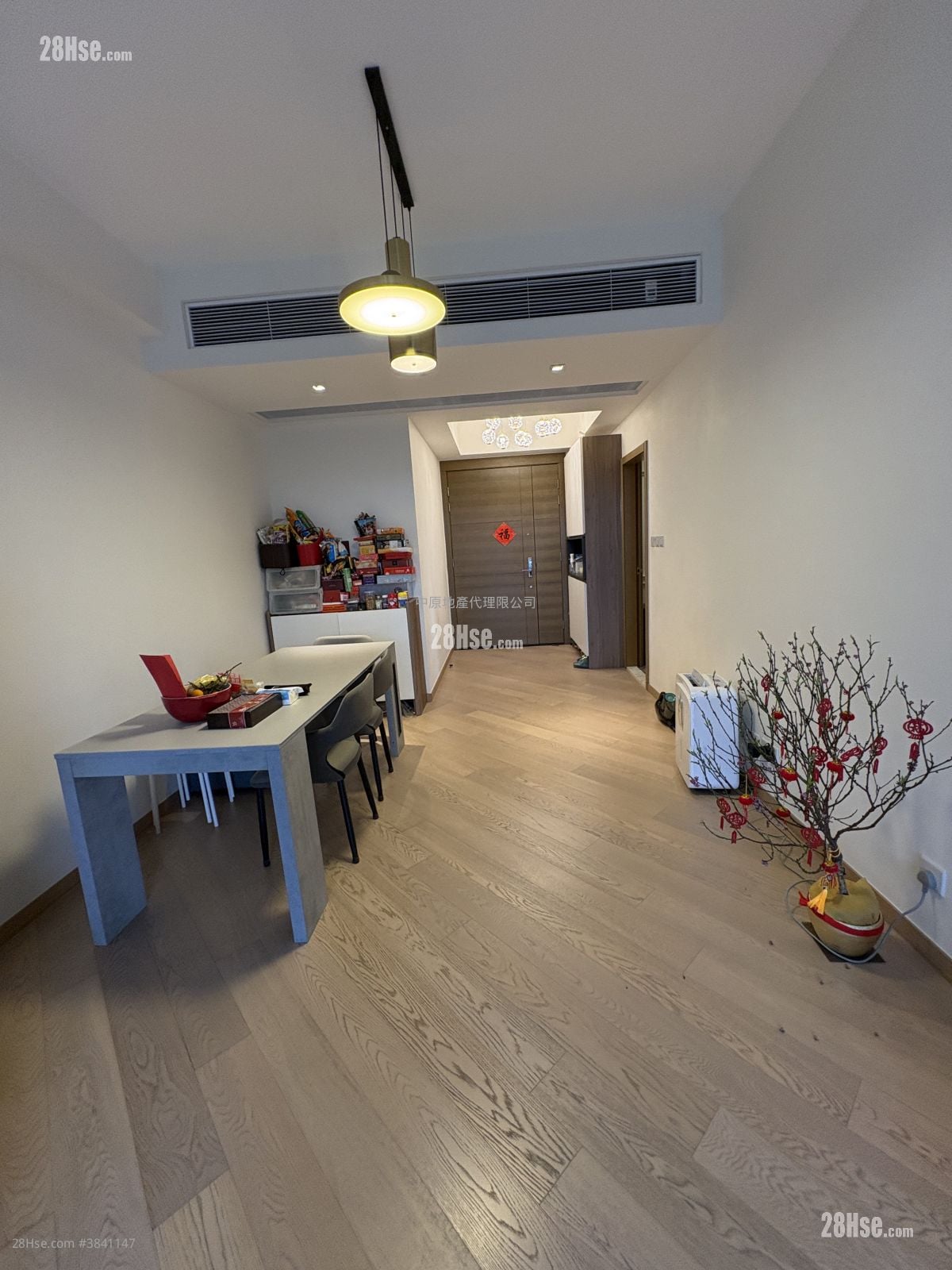 St.moritz Sell 1,047 ft²
