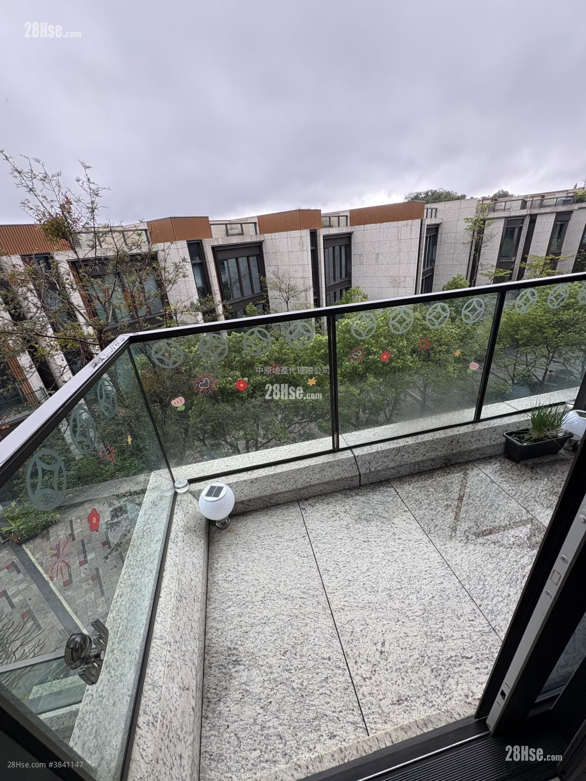 St.moritz Sell 1,047 ft²