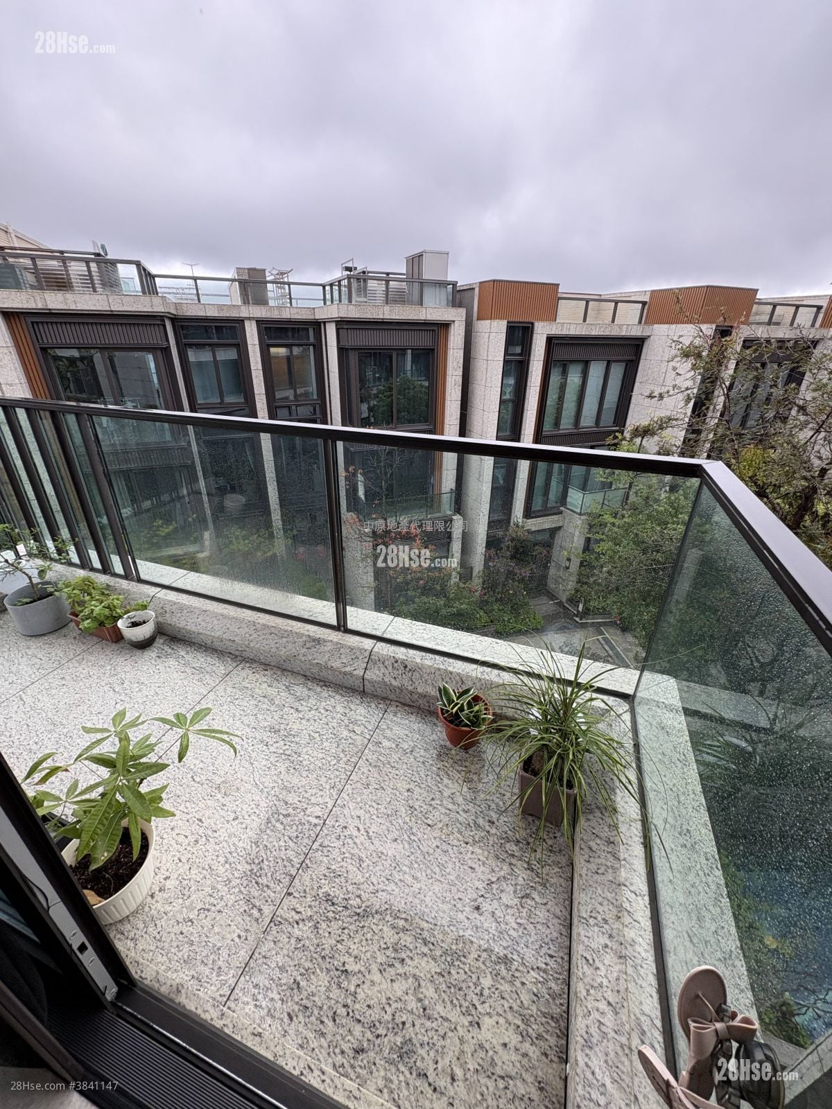 St.moritz Sell 1,047 ft²