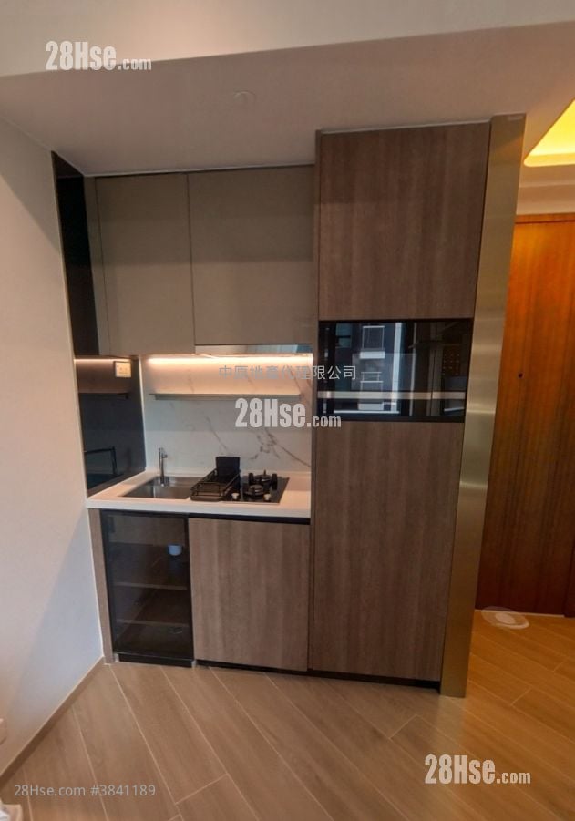 The Upper South Sell Studio , 1 Bathroom 183 ft²