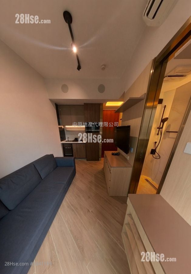 The Upper South Sell Studio , 1 Bathroom 183 ft²