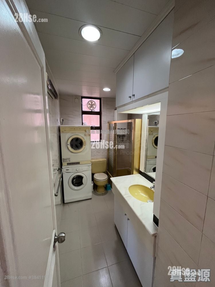 Parkway Court Sell 3 Bedrooms , 2 Bathrooms 1,051 ft²