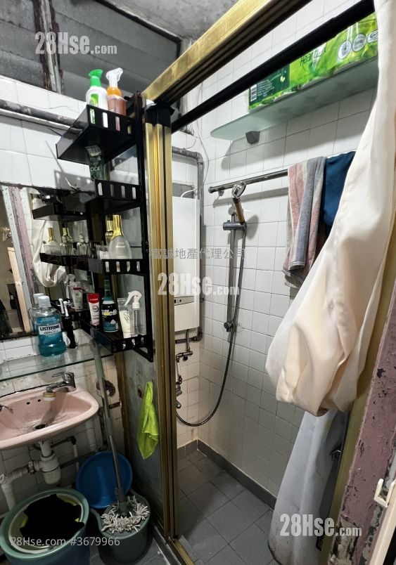 Fung Tak Estate Sell 3 Bedrooms , 1 Bathroom 529 ft²