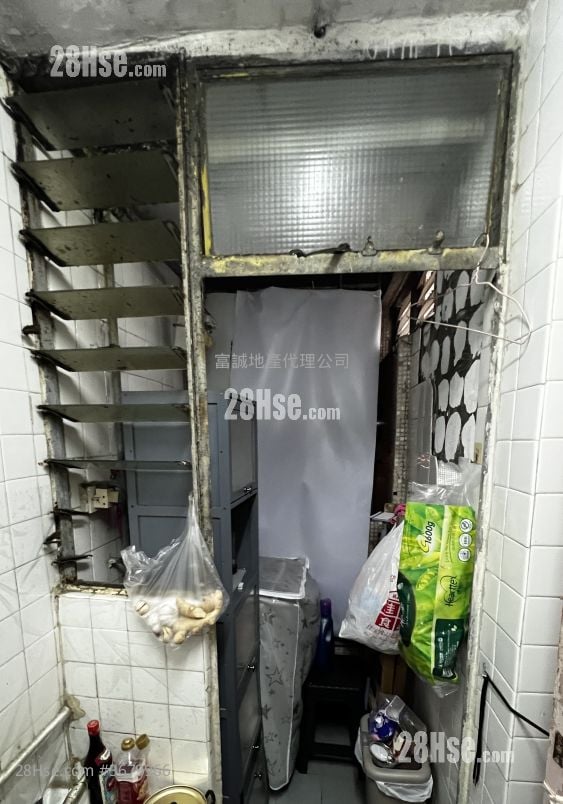 Fung Tak Estate Sell 3 Bedrooms , 1 Bathroom 529 ft²